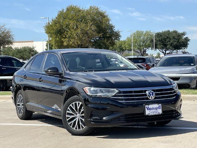 Used 2021 Volkswagen Jetta SE FWD image 2