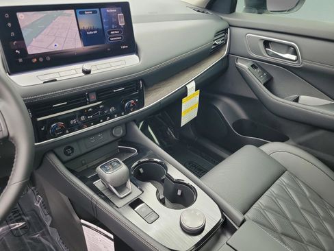 New 2026 Nissan Rogue Platinum image 35