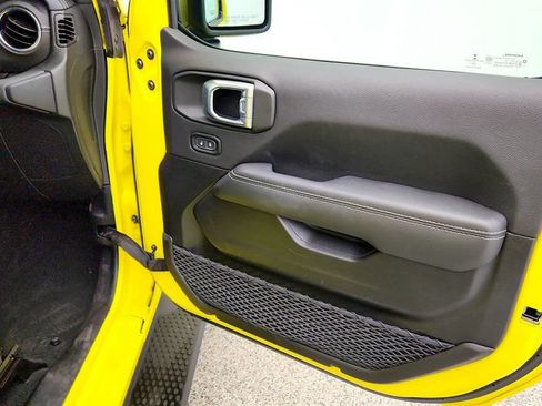 Used 2023 Jeep Wrangler Unlimited Sahara w/ Cold Weather Group AWD/4WD image 26