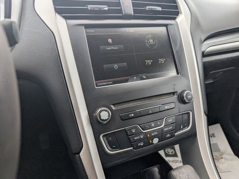 Used 2016 Ford Fusion SE image 16