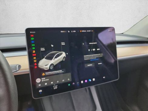 Used 2021 Tesla Model Y Long Range AWD/4WD image 20