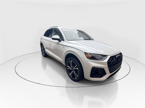 Certified 2025 Audi Q5 2.0T Premium Plus w/ Premium Plus Package image 2