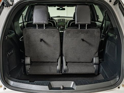 Used 2017 Ford Explorer Platinum image 37