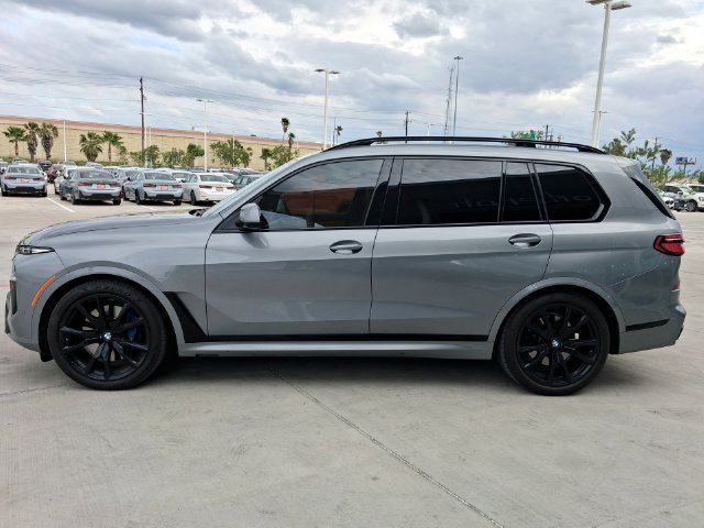 Used 2025 BMW X7 xDrive40i w/ M Sport Package AWD/4WD image 3