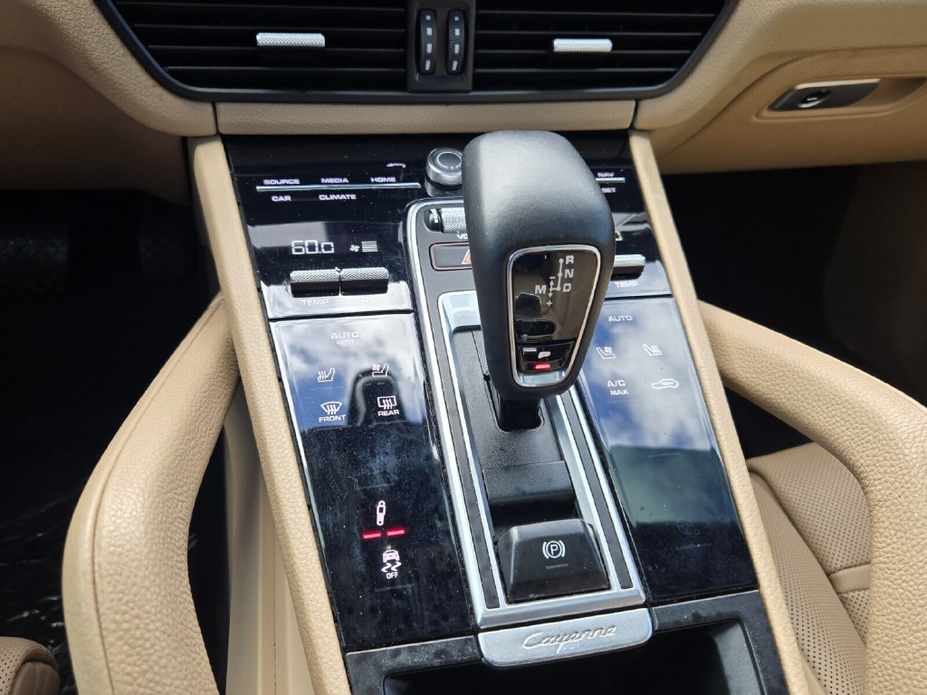 Used 2022 Porsche Cayenne Coupe AWD/4WD image 18