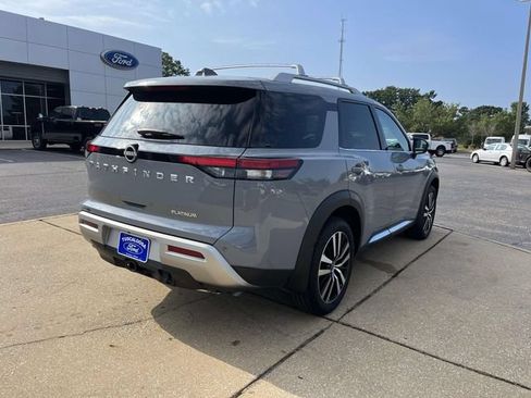 Used 2025 Nissan Pathfinder Platinum FWD image 3