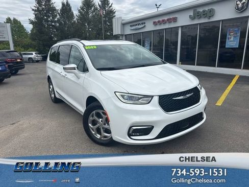 Used 2022 Chrysler Pacifica Limited AWD/4WD image 1
