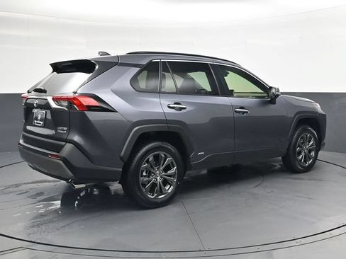 Used 2022 Toyota RAV4 Limited AWD/4WD image 4
