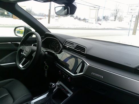 Used 2025 Audi Q3 2.0T Premium image 23