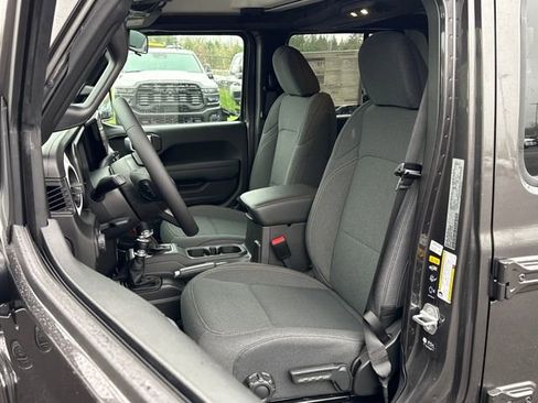 New 2026 Jeep Gladiator Sport image 18