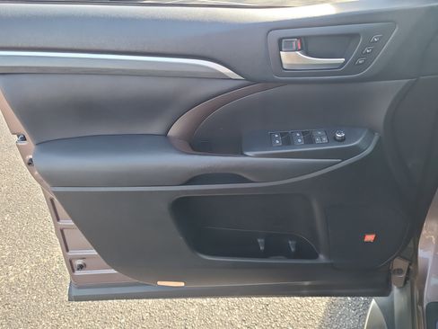 Used 2019 Toyota Highlander Limited image 20
