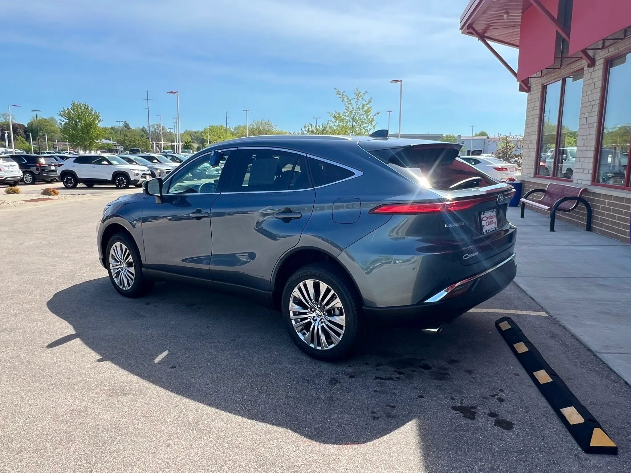 Used 2023 Toyota Venza XLE AWD/4WD image 5