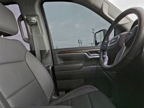 Used 2025 GMC Sierra 2500 SLT w/ SLT Premium Package image 28