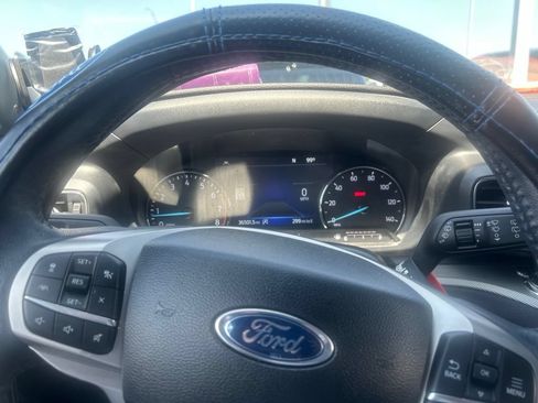 Used 2024 Ford Explorer XLT w/ Equipment Group 202A RWD image 5