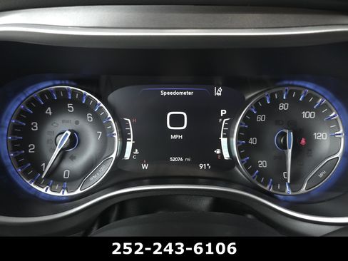 Used 2024 Chrysler Pacifica Touring-L FWD image 24