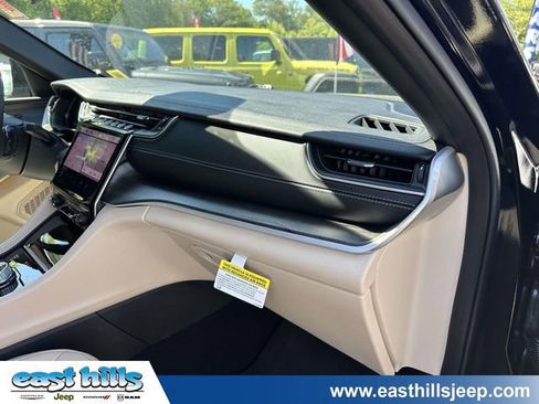 Certified 2025 Jeep Grand Cherokee Limited AWD/4WD image 25