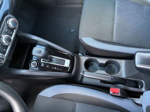 Used 2025 Nissan Versa SV image 39