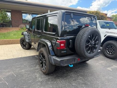 Used 2024 Jeep Wrangler Unlimited Sahara AWD/4WD image 4