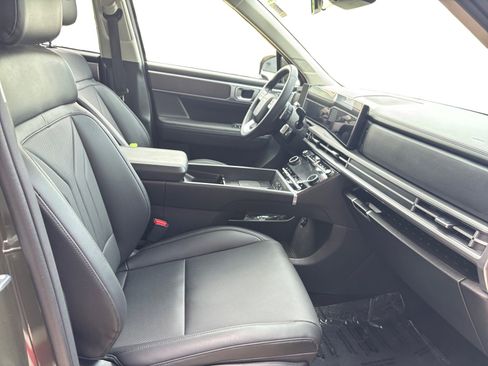 Used 2025 Hyundai Santa Fe SEL FWD image 15