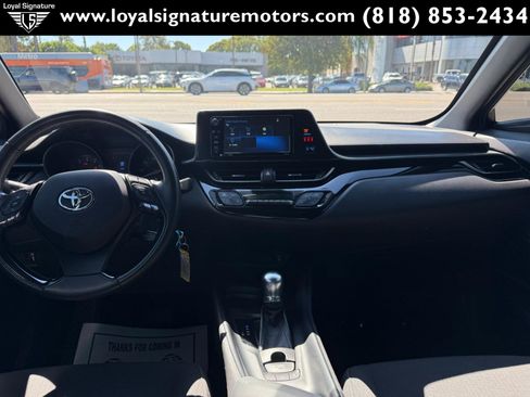 Used 2018 Toyota C-HR XLE FWD image 12