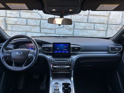 Used 2020 Ford Explorer XLT w/ Equipment Group 202A image 10