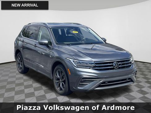 Used 2023 Volkswagen Tiguan SE w/ Panoramic Sunroof Package AWD/4WD image 1