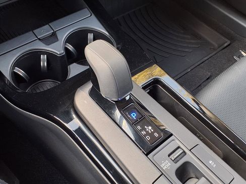 Used 2025 Toyota Prius Limited image 17