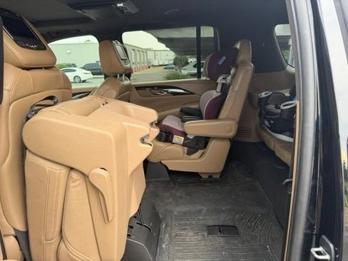 Used 2019 Cadillac Escalade ESV Platinum AWD/4WD image 6