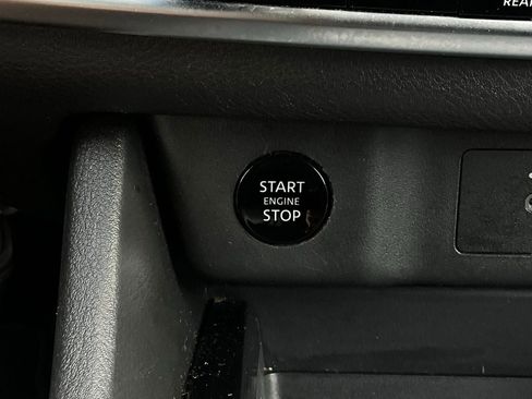 Used 2025 Nissan Rogue SV image 26