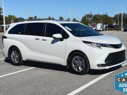 Used 2024 Toyota Sienna Limited image 2