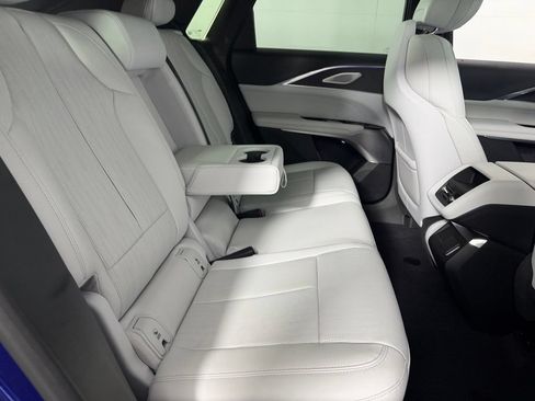 Used 2024 Cadillac Lyriq Luxury RWD image 31