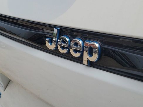 Used 2023 Jeep Grand Cherokee 4WD 4xe image 7