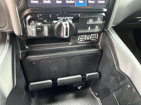 Used 2022 RAM 1500 Laramie AWD/4WD image 23