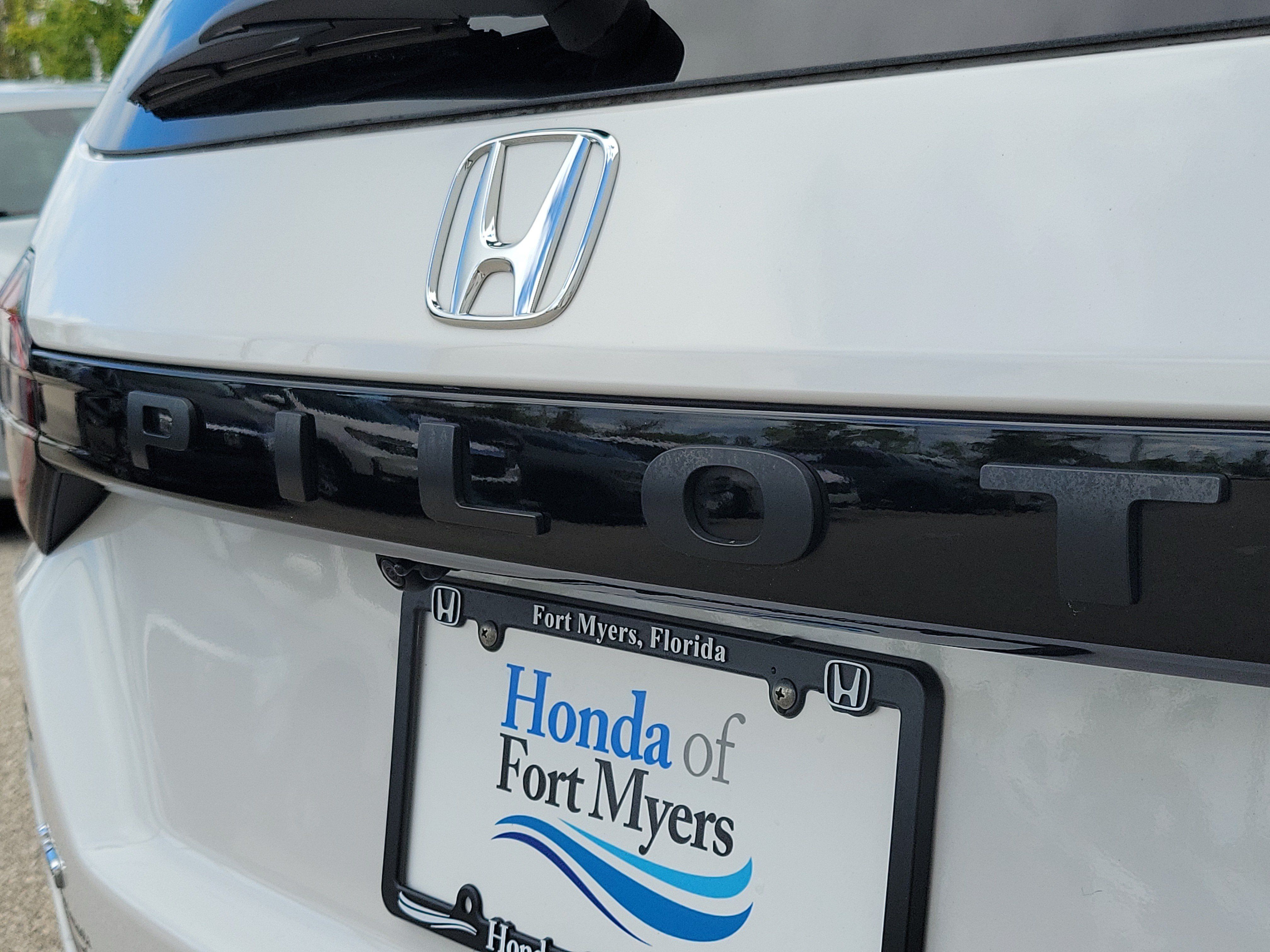 Used 2025 Honda Pilot Touring image 8