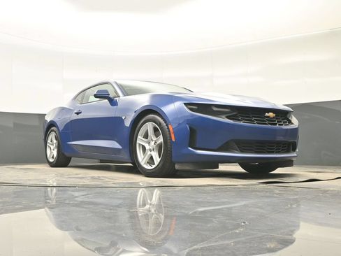 Used 2021 Chevrolet Camaro LT RWD image 31