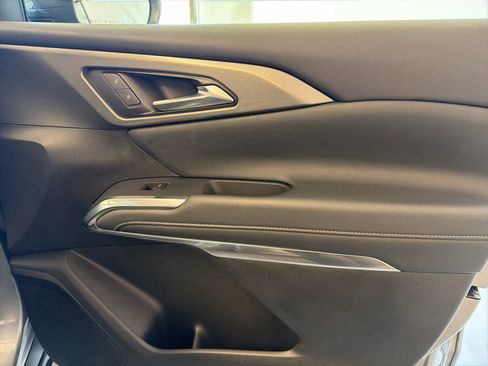 Used 2025 Chevrolet Traverse LT image 30