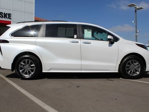 Certified 2026 Toyota Sienna XLE FWD image 29