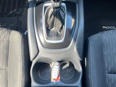 Used 2020 Nissan Rogue SV image 17