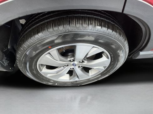 Used 2024 Subaru Ascent Premium w/ Convenience Package image 9