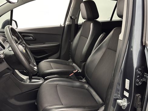 Used 2021 Chevrolet Trax LT AWD/4WD image 28