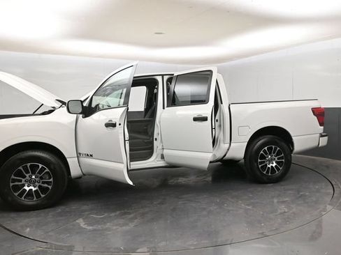 Used 2024 Nissan Titan SV AWD/4WD image 29