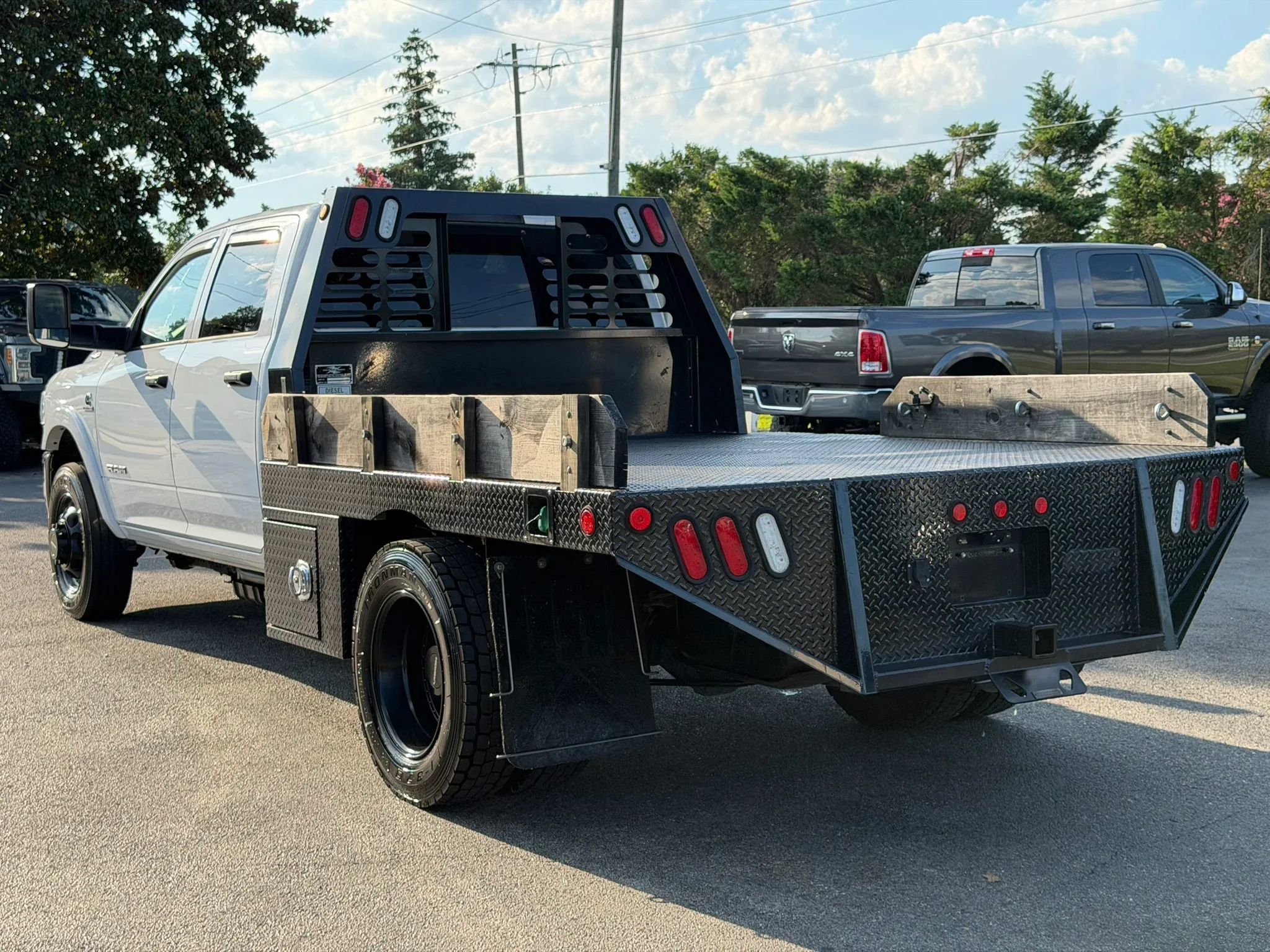 Used 2020 RAM 3500 Tradesman w/ Chrome Appearance Group AWD/4WD image 9