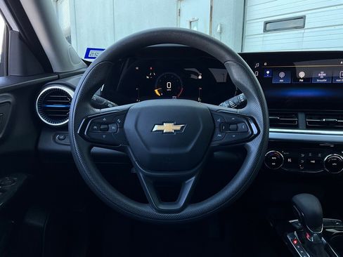 Used 2025 Chevrolet Trax LT image 30
