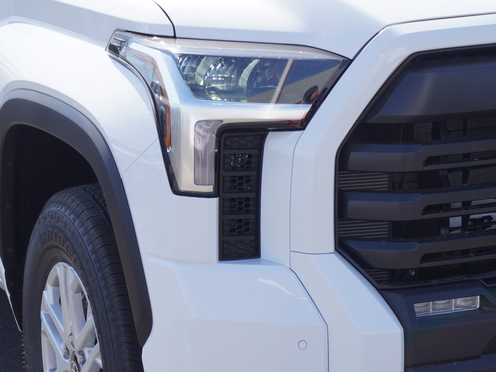New 2026 Toyota Tundra SR5 w/ SR5 Convenience Package AWD/4WD image 3