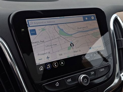 Used 2023 Chevrolet Equinox Premier image 16