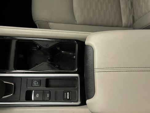 Used 2022 Nissan Pathfinder SV image 23