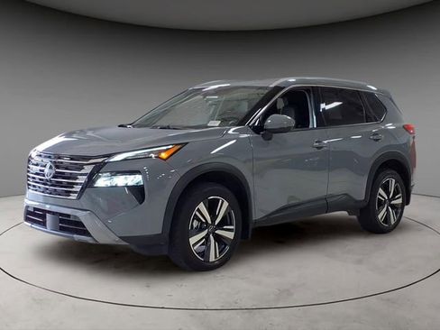 Used 2025 Nissan Rogue SL image 1