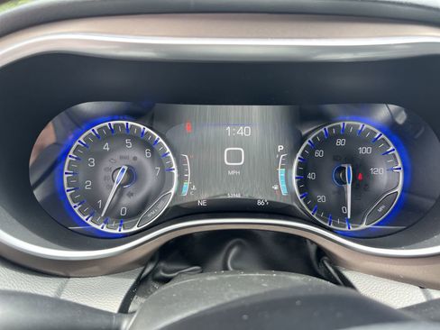 Used 2019 Chrysler Pacifica Touring-L Plus FWD image 21