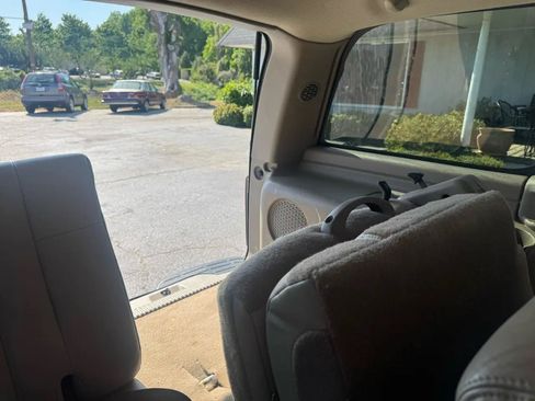 Used 2004 Chevrolet Tahoe LT w/ LT Preferred Equipment Group AWD/4WD image 18