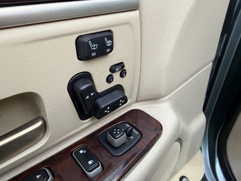 Used 2006 Lincoln Town Car Signature Limited RWD image 18
